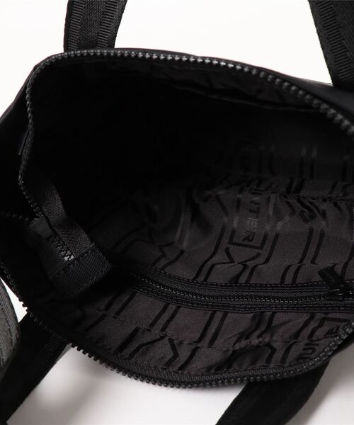 HUNTER(ハンター)の「《HUNTER》NYLON TOPCLIP TOTE MINI(トートバッグ・メンズ・ダークオリーブ/ブラック/ピンク/イエロー/ネイビー/ブラック×レッド/ホワイト×ブラック/ブラック系その他・フリー)」の10枚目の写真