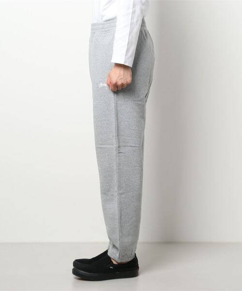 STUSSY(ステューシー)の「【STUSSY / ステューシー】STOCK LOGO PANT(スウェットパンツ・メンズ・チャコールグレー/ブラック/ブルー系その他・SMALL/MEDIUM)」の4枚目の写真
