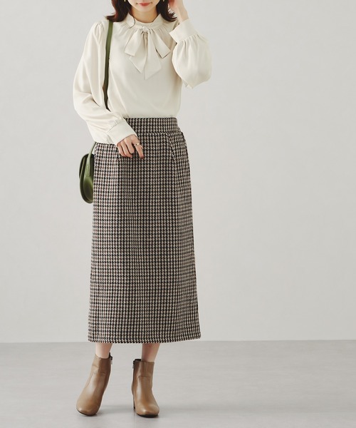 acro（アクロ）の「セミマットボウタイブラウス/AC1190（シャツ/ブラウス・レディース・アイボリー/ピンク/ワイン/グリーン/ブルー/ブラック×ホワイト/ブラック/ベージュ/グレー/オフホワイト/ネイビー・ﾌﾘ-）」の12枚目の写真