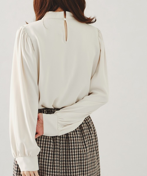 acro（アクロ）の「セミマットボウタイブラウス/AC1190（シャツ/ブラウス・レディース・アイボリー/ピンク/ワイン/グリーン/ブルー/ブラック×ホワイト/ブラック/ベージュ/グレー/オフホワイト/ネイビー・ﾌﾘ-）」の13枚目の写真