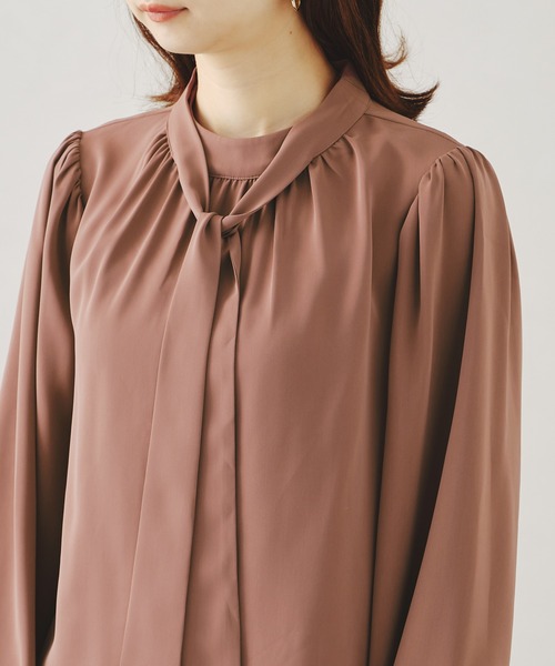 acro（アクロ）の「セミマットボウタイブラウス/AC1190（シャツ/ブラウス・レディース・アイボリー/ピンク/ワイン/グリーン/ブルー/ブラック×ホワイト/ブラック/ベージュ/グレー/オフホワイト/ネイビー・ﾌﾘ-）」の18枚目の写真