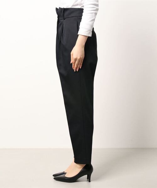 qualite（カリテ）の「ダブルタックテーパードパンツ（その他パンツ・レディース・ブラック/ゴールド・38/36）」の3枚目の写真