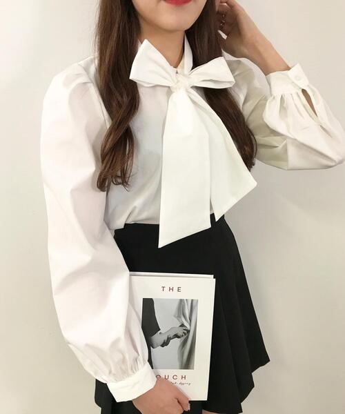 INGNI（イング）の「ボウタイ／ブラウス／A（シャツ/ブラウス・レディース・ブラック/オフホワイト/ブルー系1・M）」の2枚目の写真