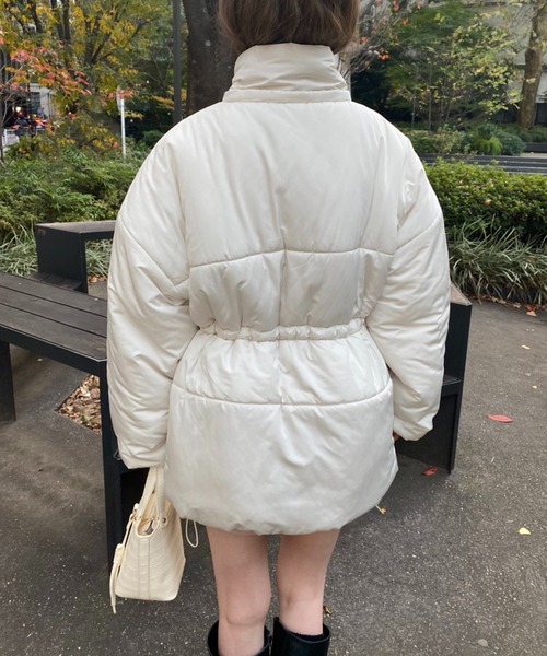 one after another NICE CLAUP(ワンアフターアナザーナイスクラップ)の「中綿ボリュームミドルダウンジャケット(ダウンジャケット/コート・レディース・ブラック/ベージュ/オフホワイト・FREE)」の10枚目の写真