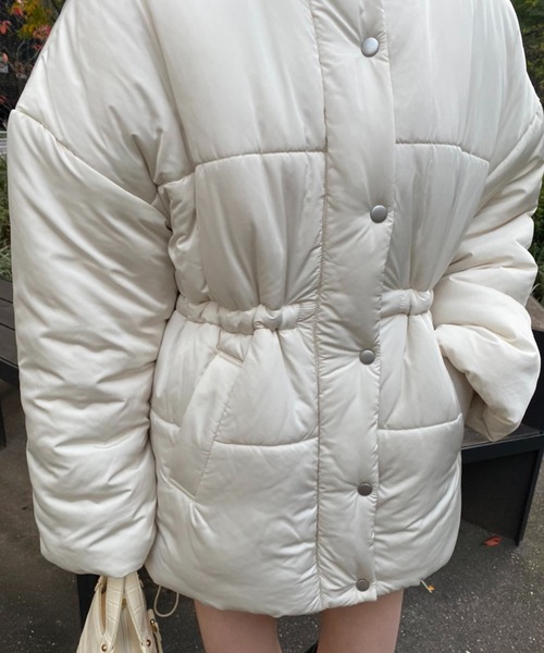 one after another NICE CLAUP(ワンアフターアナザーナイスクラップ)の「中綿ボリュームミドルダウンジャケット(ダウンジャケット/コート・レディース・ブラック/ベージュ/オフホワイト・FREE)」の11枚目の写真