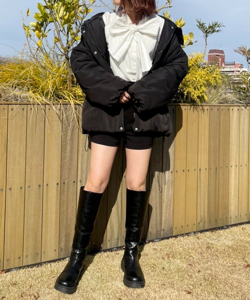 one after another NICE CLAUP(ワンアフターアナザーナイスクラップ)の「中綿ボリュームミドルダウンジャケット(ダウンジャケット/コート・レディース・ブラック/ベージュ/オフホワイト・FREE)」の6枚目の写真