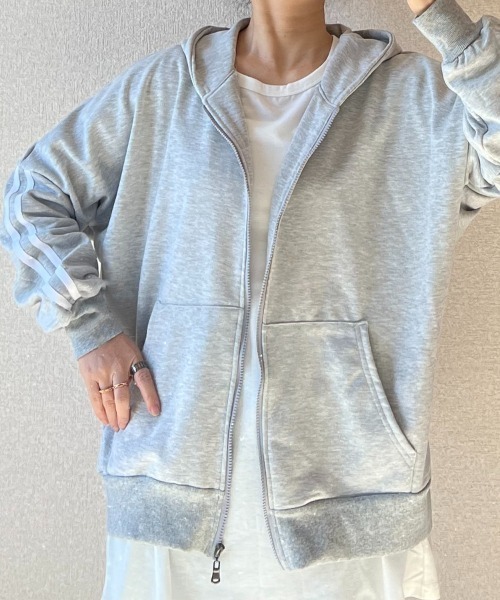 Coo+i(クーイ)の「オーバーサイズラインパーカー(パーカー・レディース・グレー/ブラック・FREE)」の9枚目の写真