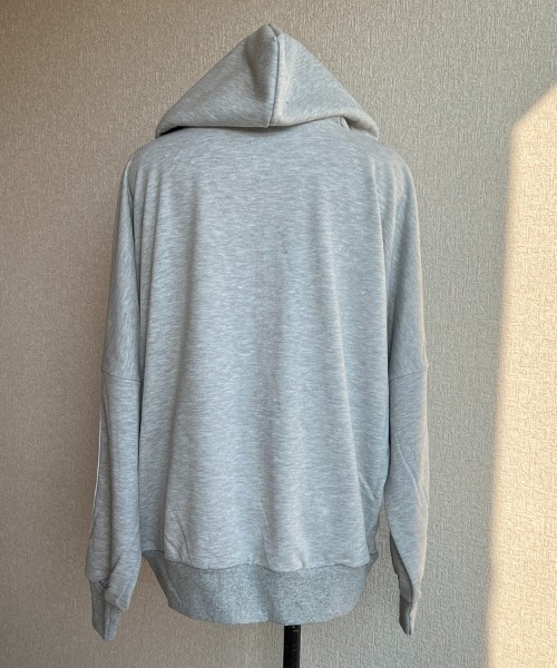 Coo+i(クーイ)の「オーバーサイズラインパーカー(パーカー・レディース・グレー/ブラック・FREE)」の13枚目の写真