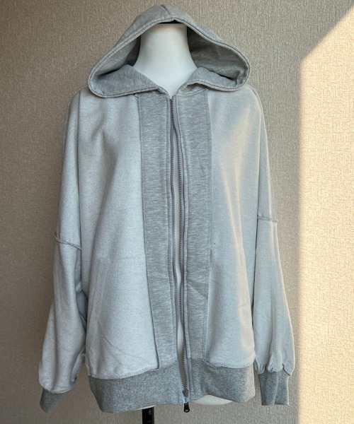 Coo+i(クーイ)の「オーバーサイズラインパーカー(パーカー・レディース・グレー/ブラック・FREE)」の14枚目の写真