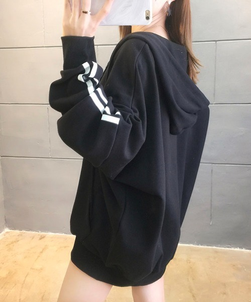 Coo+i(クーイ)の「オーバーサイズラインパーカー(パーカー・レディース・グレー/ブラック・FREE)」の18枚目の写真