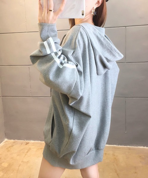 Coo+i(クーイ)の「オーバーサイズラインパーカー(パーカー・レディース・グレー/ブラック・FREE)」の20枚目の写真