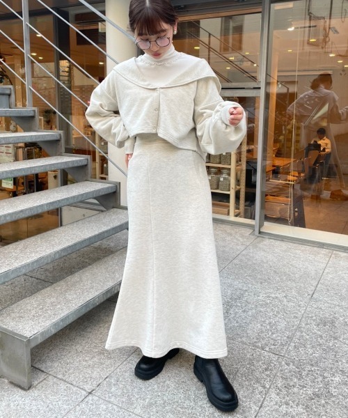 one after another NICE CLAUP（ワンアフターアナザーナイスクラップ）の「セーラーカラートップスとマーメイドスカートセットアップ（ワンピース・レディース・ベージュ/オートミール/ブルー系その他・FREE）」の2枚目の写真