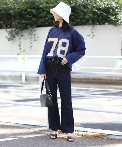 SLOBE IENA(スローブイエナ)の「【SCREEN STARS】SLOBE別注ナンバリングフットボールTシャツ◆(Tシャツ/カットソー・レディース・ネイビー/ブルー・FREE)」の4枚目の写真