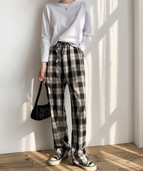 VIBGYOR（ヴィブジョー）の「リラックスチェックパンツ(AS)（スラックス・レディース・ホワイト/ブラック/イエロー・FREE）」の2枚目の写真