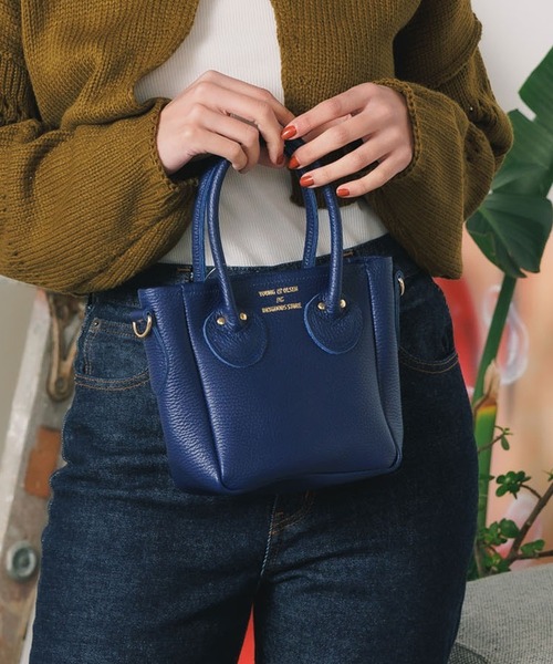 YOUNG&OLSEN The DRYGOODS STORE（ヤングアンドオルセン）の「YOUNG & OLSEN/ヤングアンドオルセン EMBOSSED LEATHER TOTE XS レザーハンドバッグ ミニバッグ（ハンドバッグ・レディース・ベージュ/ブラウン/ブラック/シルバー/グリーン/レッド/ブルー/ダークブラウン/サンドベージュ/オリーブ/ブルー系その他/グレー/ブラウン系その他・FREE）」の11枚目の写真