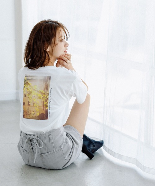 mysty woman（ミスティウーマン）の「コラボフォトプリントレギュラーTシャツ 294683（Tシャツ/カットソー・レディース・ホワイト系2/ホワイト系5/ホワイト系8・FREE）」の4枚目の写真