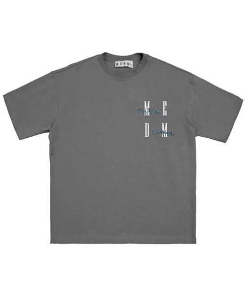 M.E.D.M（エムイーディーエム）の「A'GEM/9 × .kom『M.E.D.M/エムイーディーエム』MEDM M Word Tee/MEDM ワールド Tシャツ 半袖カットソー（Tシャツ/カットソー・メンズ・チャコールグレー/ベージュ/ホワイト・M）」の4枚目の写真