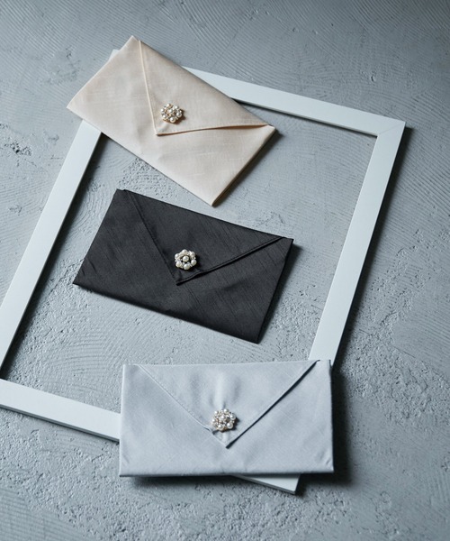 niana（ニアナ）の「シャンタンハンカチーフ袱紗（ハンカチ/ハンドタオル・レディース・ベージュ/シルバー/ブラック・FREE）」の7枚目の写真