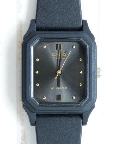 CASIO(カシオ)の「CASIO カシオ:スタンダード アナログ スクエア / LQ142(アナログ腕時計・レディース・ホワイト/ブラック/ダークネイビー/ゴールド・FREE)」の2枚目の写真