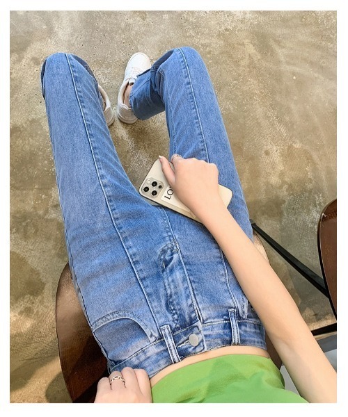 LAC-VERT（ラック・ヴェール）の「スーパーストレッチ美脚スリット入り九分丈デニム（デニムパンツ・レディース・ブルー・MEDIUM/LARGE）」の8枚目の写真