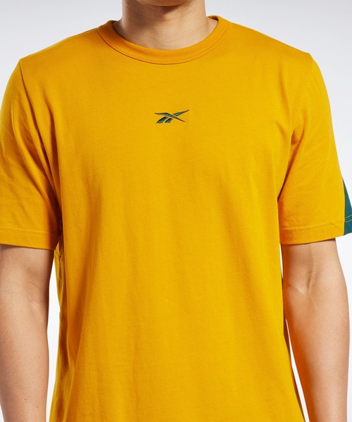 Reebok(リーボック)の「クラシックス ブランド プラウド Tシャツ / Classics Brand Proud Tee(Tシャツ/カットソー・メンズ・イエロー/ブラック/グレー/ブラック×ホワイト/ネイビー/マルーン・LARGE/SMALL/X-LARGE/MEDIUM/X-SMALL/XX-LARGE/XXX-LARGE/J/M/J/O/J/S/J/L)」の9枚目の写真