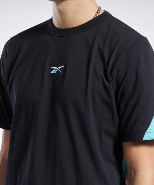 Reebok(リーボック)の「クラシックス ブランド プラウド Tシャツ / Classics Brand Proud Tee(Tシャツ/カットソー・メンズ・イエロー/ブラック/グレー/ブラック×ホワイト/ネイビー/マルーン・LARGE/SMALL/X-LARGE/MEDIUM/X-SMALL/XX-LARGE/XXX-LARGE/J/M/J/O/J/S/J/L)」の8枚目の写真