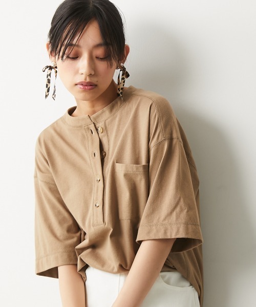 CHIC STYLE（シックスタイル）の「＜大きいサイズ＞綿100％ヘンリーネックカットソートップス シックスタイル（Tシャツ/カットソー・レディース・ベージュ/ブラウン・8/3/4/5/7/2/6）」の2枚目の写真