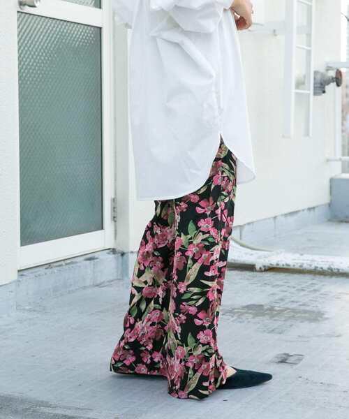 KBF(ケイビーエフ)の「フラワープリントイージーパンツ(その他パンツ・レディース・ホワイト系その他/ブラック系その他/ブルー系その他・ONE)」の18枚目の写真