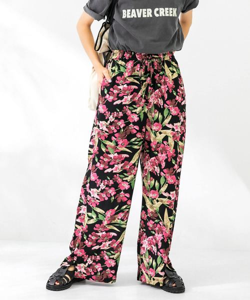 KBF(ケイビーエフ)の「フラワープリントイージーパンツ(その他パンツ・レディース・ホワイト系その他/ブラック系その他/ブルー系その他・ONE)」の10枚目の写真