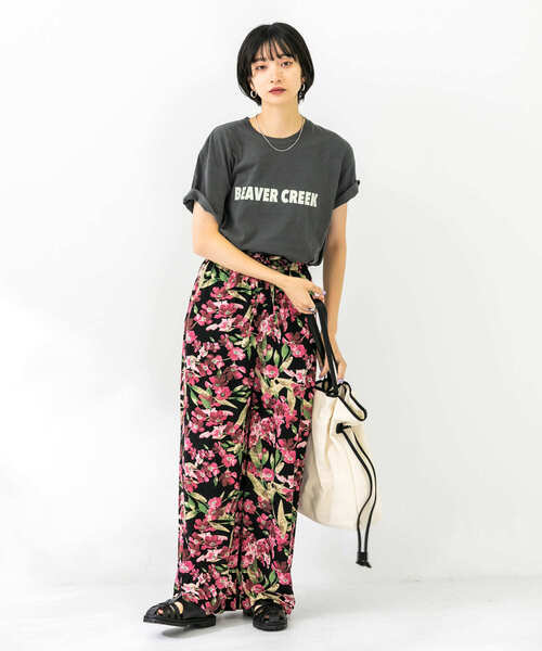 KBF(ケイビーエフ)の「フラワープリントイージーパンツ(その他パンツ・レディース・ホワイト系その他/ブラック系その他/ブルー系その他・ONE)」の19枚目の写真