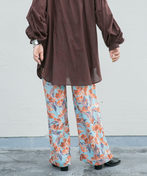 KBF(ケイビーエフ)の「フラワープリントイージーパンツ(その他パンツ・レディース・ホワイト系その他/ブラック系その他/ブルー系その他・ONE)」の11枚目の写真