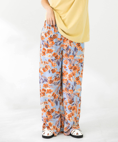 KBF(ケイビーエフ)の「フラワープリントイージーパンツ(その他パンツ・レディース・ホワイト系その他/ブラック系その他/ブルー系その他・ONE)」の7枚目の写真