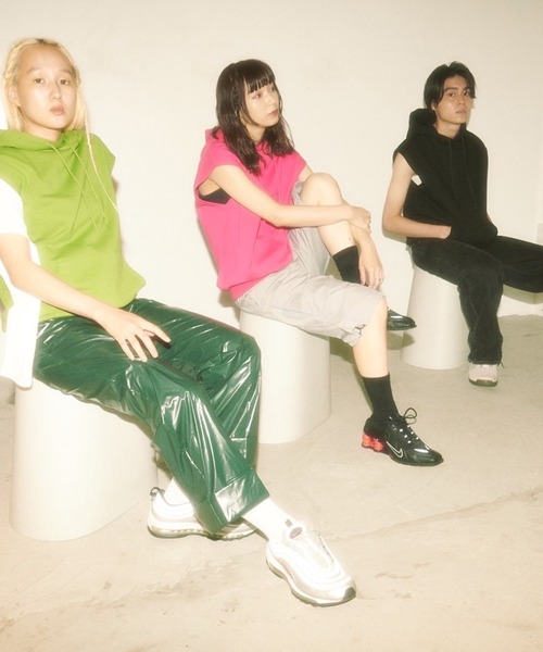FRUIT OF THE LOOM × 浅井なつみ（フルーツオブザルームアサイナツミ）の「FTL×浅井なつみ HOODIE VEST / コラボ / ノースリーブ / パーカー / トップス / ユニセックス（ベスト・レディース・ブラック/ピンク/グリーン・M/L）」の2枚目の写真