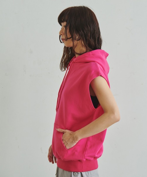FRUIT OF THE LOOM × 浅井なつみ（フルーツオブザルームアサイナツミ）の「FTL×浅井なつみ HOODIE VEST / コラボ / ノースリーブ / パーカー / トップス / ユニセックス（ベスト・レディース・ブラック/ピンク/グリーン・M/L）」の7枚目の写真