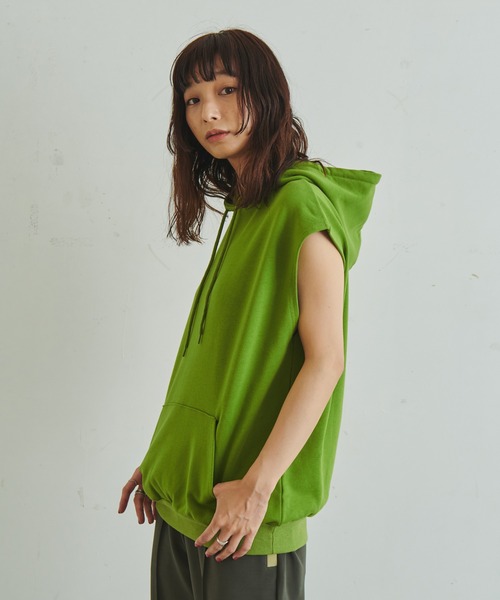 FRUIT OF THE LOOM × 浅井なつみ（フルーツオブザルームアサイナツミ）の「FTL×浅井なつみ HOODIE VEST / コラボ / ノースリーブ / パーカー / トップス / ユニセックス（ベスト・レディース・ブラック/ピンク/グリーン・M/L）」の5枚目の写真