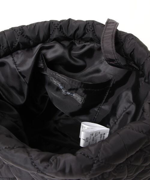 reca(レカ)の「キルティング巾着バッグ(ショルダーバッグ・レディース・ブラック/オフホワイト・ONESIZE)」の4枚目の写真