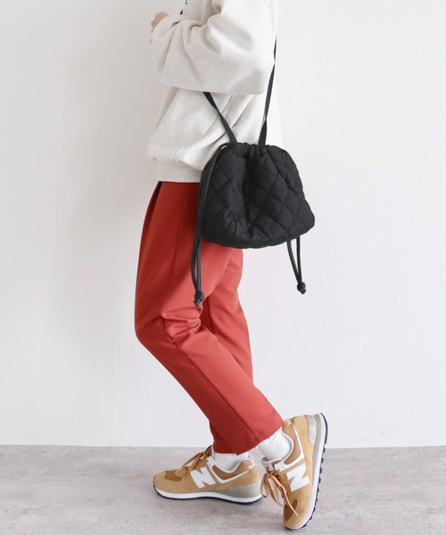 reca(レカ)の「キルティング巾着バッグ(ショルダーバッグ・レディース・ブラック/オフホワイト・ONESIZE)」の11枚目の写真