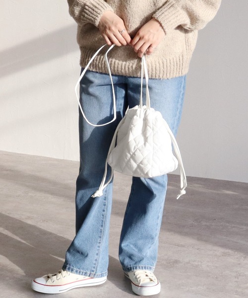 reca(レカ)の「キルティング巾着バッグ(ショルダーバッグ・レディース・ブラック/オフホワイト・ONESIZE)」の6枚目の写真