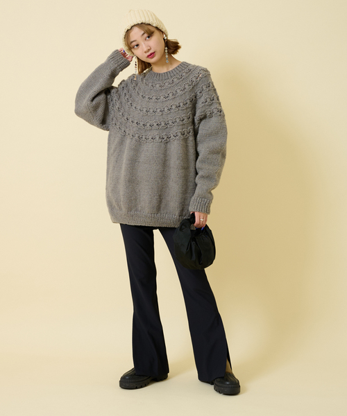U by SPICK&SPAN SELECT（ユーバイスピックアンドスパンセレクト）の「【NEPAL HAND KNIT/ネパールハンドニット】別注FLOWERアミ プルオーバー（ニット/セーター・レディース・チャコールグレー/ピンク・FREE）」の5枚目の写真