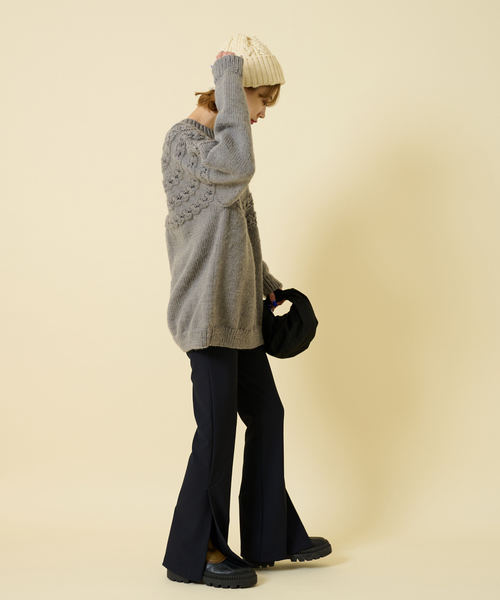 U by SPICK&SPAN SELECT（ユーバイスピックアンドスパンセレクト）の「【NEPAL HAND KNIT/ネパールハンドニット】別注FLOWERアミ プルオーバー（ニット/セーター・レディース・チャコールグレー/ピンク・FREE）」の8枚目の写真