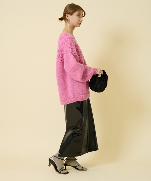 U by SPICK&SPAN SELECT（ユーバイスピックアンドスパンセレクト）の「【NEPAL HAND KNIT/ネパールハンドニット】別注FLOWERアミ プルオーバー（ニット/セーター・レディース・チャコールグレー/ピンク・FREE）」の19枚目の写真
