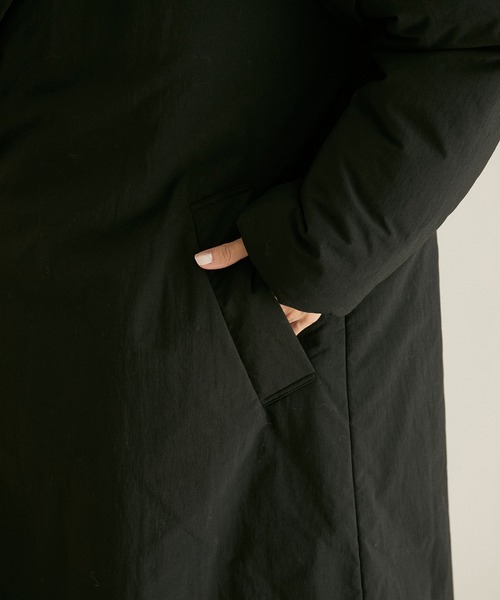 SALON adam et rope'(サロン アダム エ ロペ)の「【撥水加工・軽量】中綿チェスターコート(チェスターコート・レディース・ブラック/オフホワイト・FREE)」の17枚目の写真