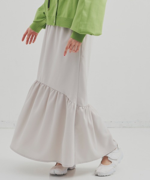 MERLOT（メルロー）の「ラウンドヘムティアード切り替えスカート（スカート・レディース・ブラック/グレイッシュベージュ/グリーン・FREE）」の2枚目の写真