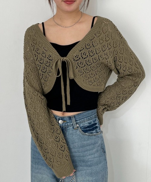 EPIMI E'PIMMY（エピミエピミー）の「透かし編みショートボレロカーディガン（カーディガン/ボレロ・レディース・ベージュ/ブラック/オリーブ/オフホワイト・MEDIUM）」の4枚目の写真