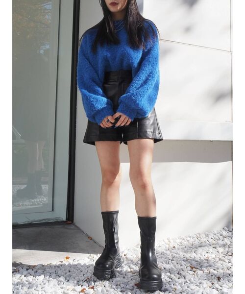 EVRIS（エヴリス）の「フェイクレザーショートパンツ（その他パンツ・レディース・ブラック/アイボリー・MEDIUM/SMALL）」の6枚目の写真