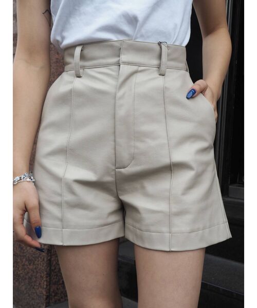 EVRIS（エヴリス）の「フェイクレザーショートパンツ（その他パンツ・レディース・ブラック/アイボリー・MEDIUM/SMALL）」の10枚目の写真