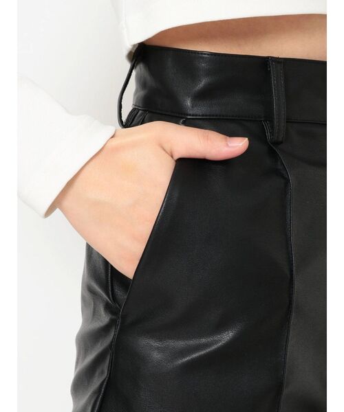 EVRIS（エヴリス）の「フェイクレザーショートパンツ（その他パンツ・レディース・ブラック/アイボリー・MEDIUM/SMALL）」の17枚目の写真