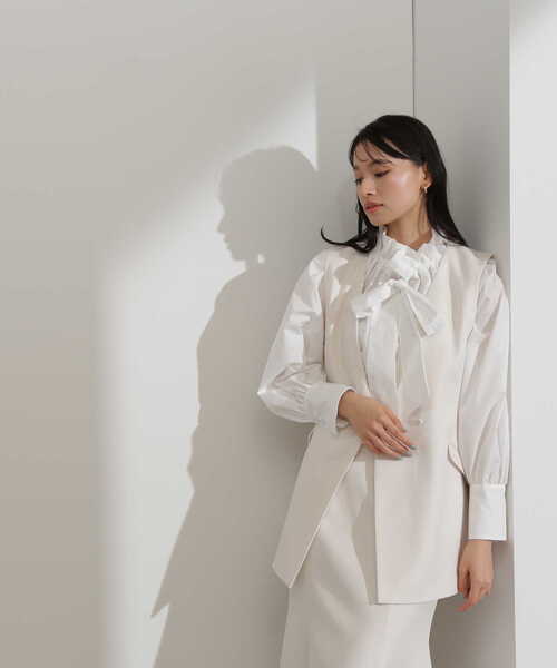 NATURAL BEAUTY BASIC(ナチュラルビューティーベーシック)の「ノーカラージレ(ブルゾン・レディース・ブラック/オフホワイト・SMALL/MEDIUM)」の4枚目の写真