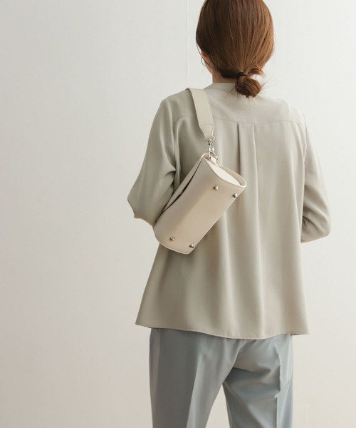 URBAN RESEARCH DOORS(アーバンリサーチドアーズ)の「フロントアシメタックブラウス(シャツ/ブラウス・レディース・ライトグレー/ネイビー・MEDIUM)」の6枚目の写真