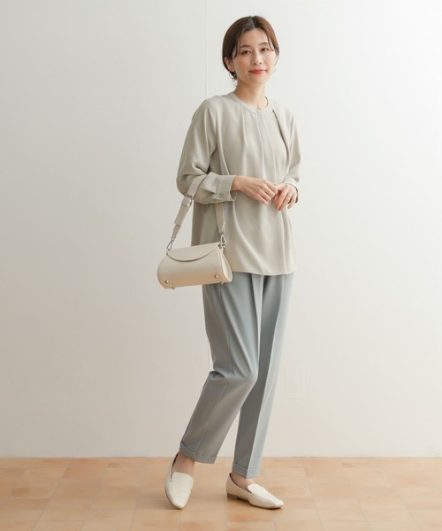 新品未使用　フロントアシメデザインブラウス　HER. 完売品 新品未使用 フロントアシメデザインブラウス HER. 完売品